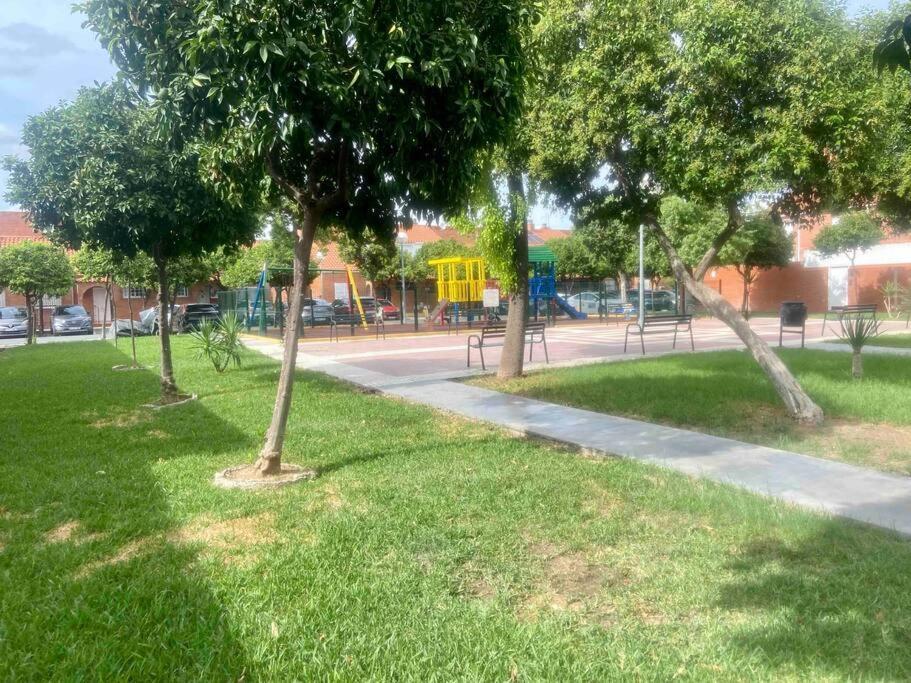فيلا Casa Fibes - Congresos Parking Y Alberca إشبيلية المظهر الخارجي الصورة